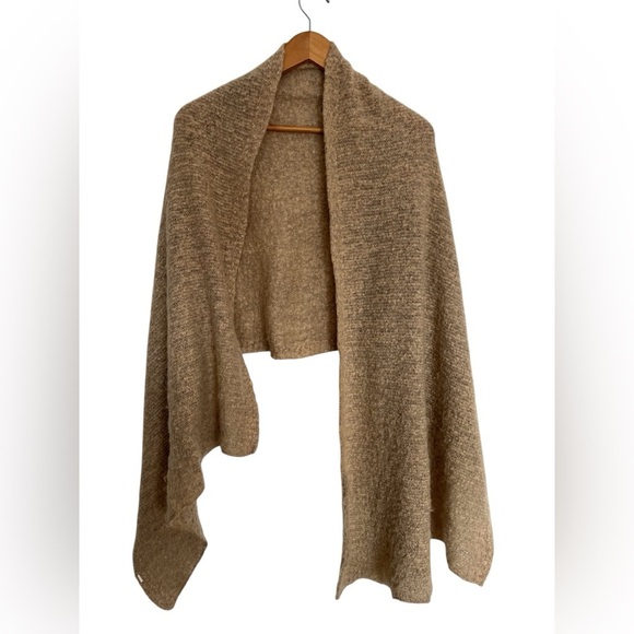 Sweaters - 5/20$ Cozy Beige Women's scarf
